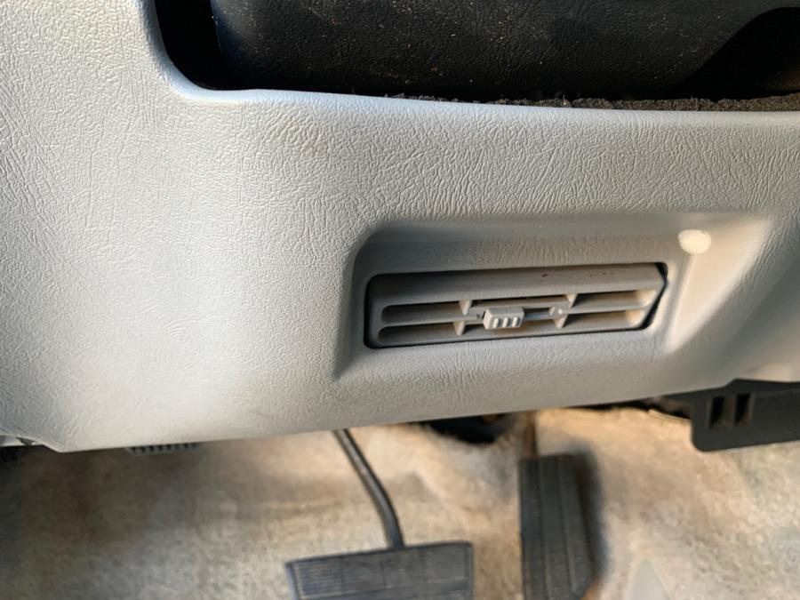 Детали интерьера Chevrolet Tahoe Limited (GMT840) 2000 года  (фото 139 из 233)